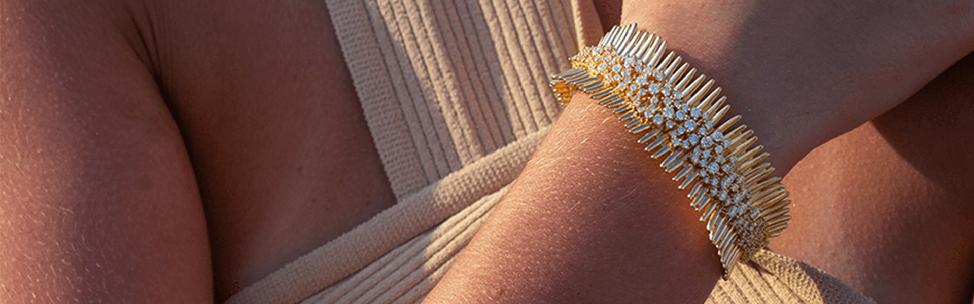 Elegant Women's Bracelets: Gold, Diamond, Tennis & Cute Elegant Women's Bracelets: Gold, Diamond, Tennis & Cute